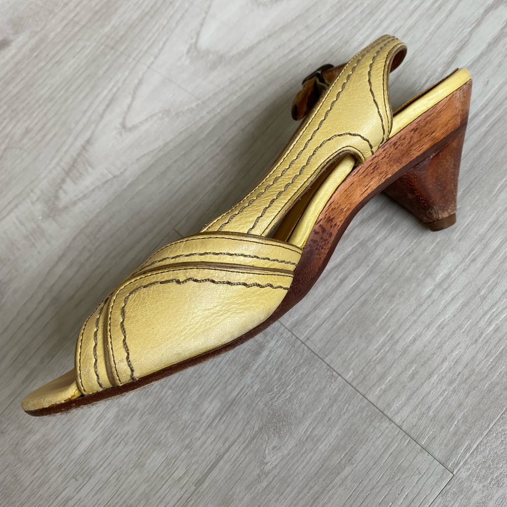FRYE Vintage Leather Peep-toe Sandal Heels in yellow and wood - Picture 7 of 7